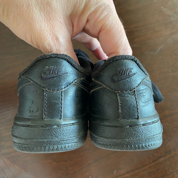 Nike Air Force 1 Low Black Toddler Kids Sneaker Shoes Triple Black 8C - Picture 6 of 9